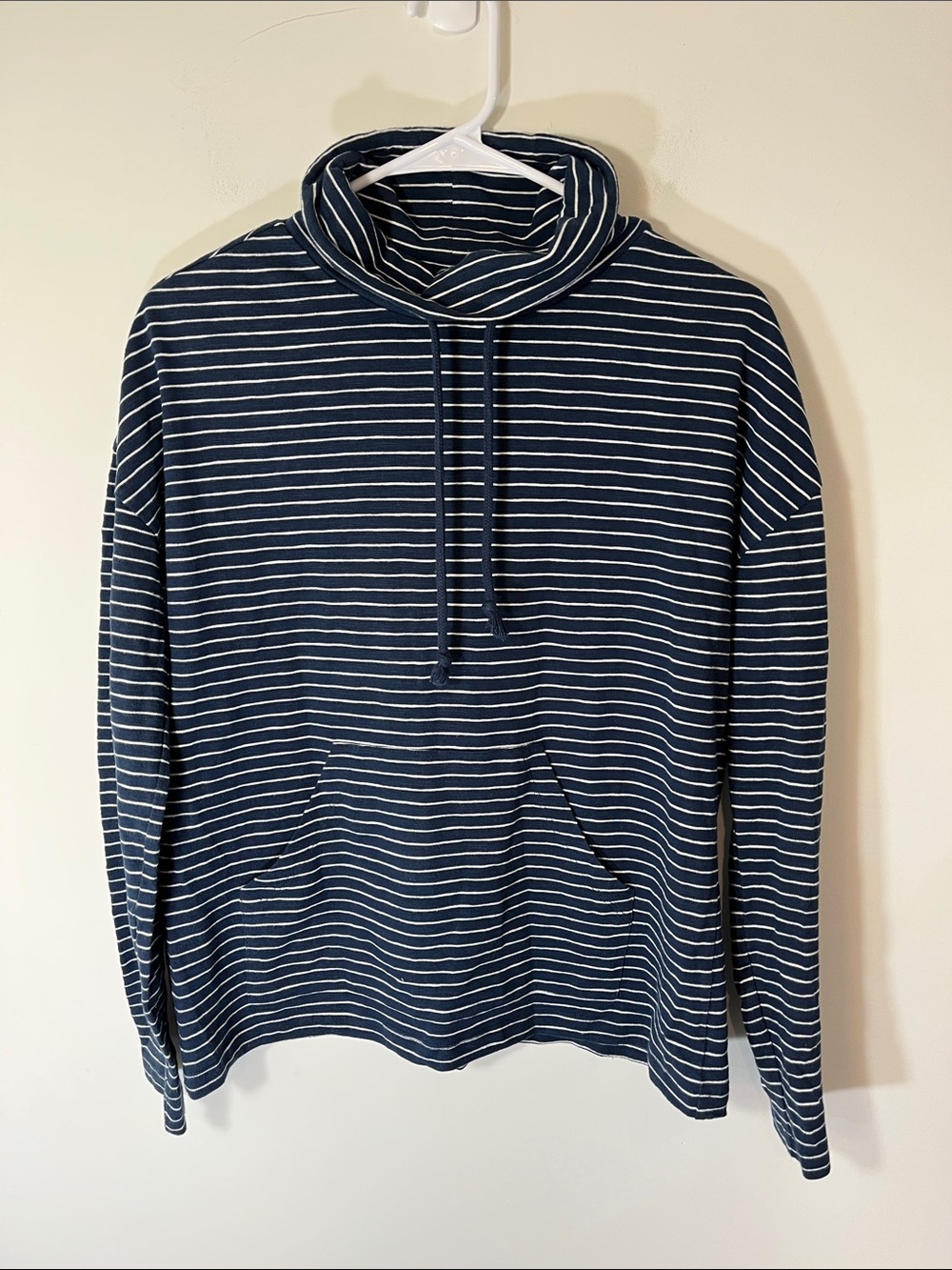 Carve Designs pullover size Small